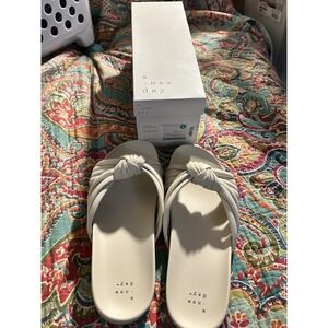 A New Day Sandals Size 8 Off‎ White New